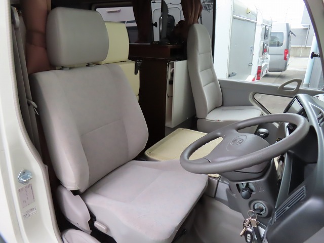 キャンピングカーバスコン