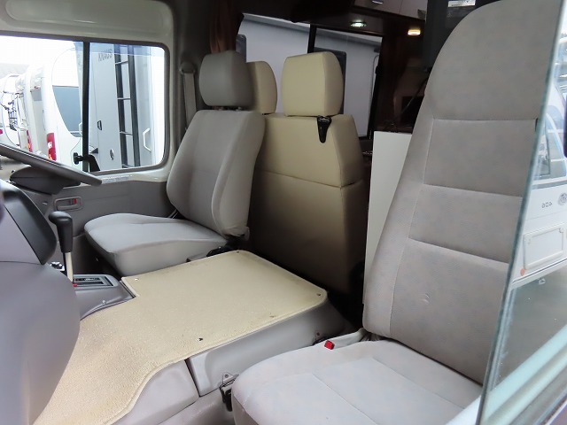 キャンピングカーバスコン