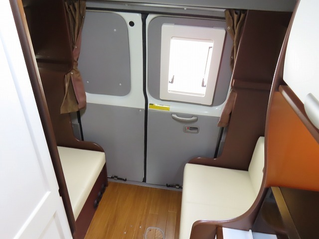 キャンピングカーバスコン