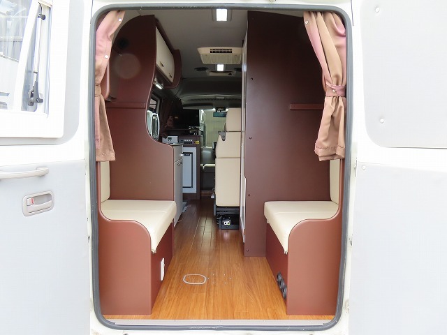 キャンピングカーバスコン