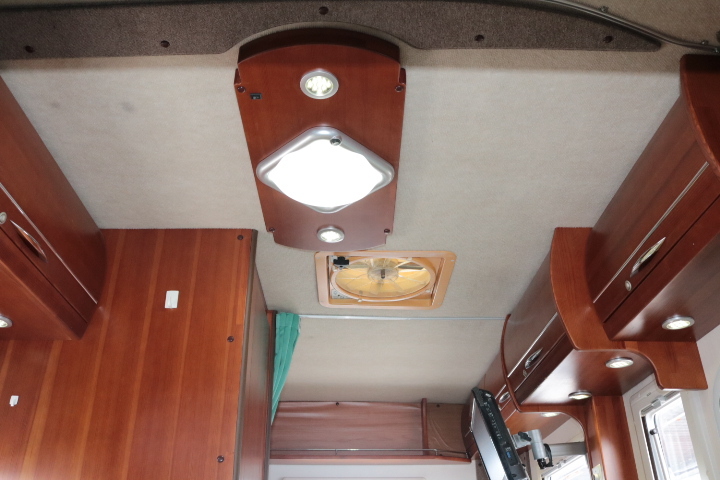 キャンピングカーキャブコン