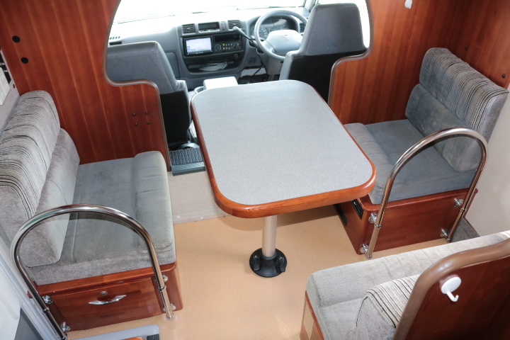 キャンピングカーキャブコン