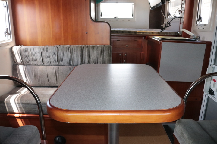 キャンピングカーキャブコン