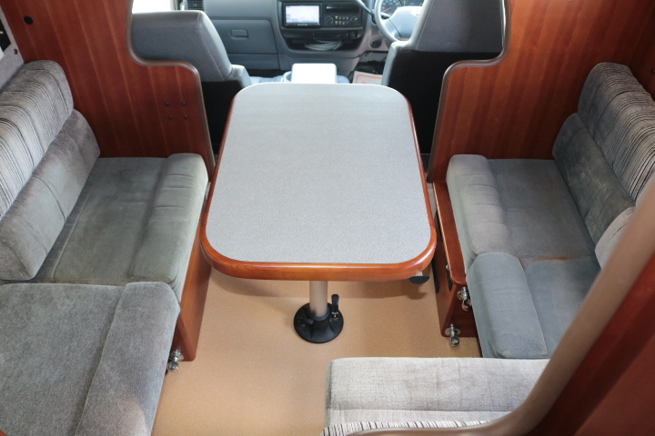 キャンピングカーキャブコン