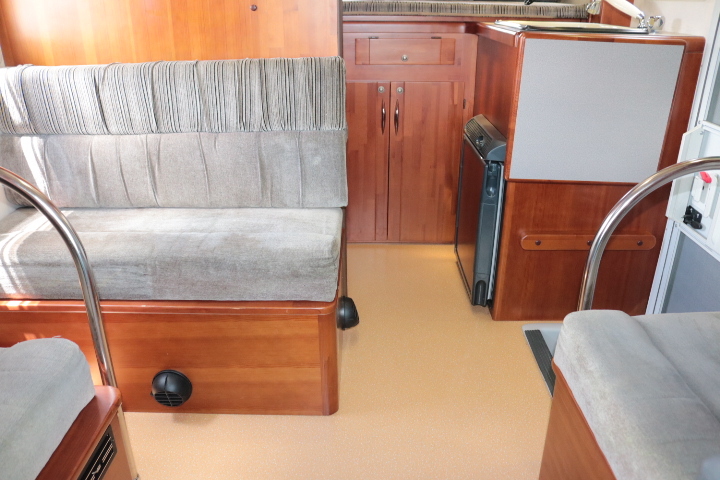 キャンピングカーキャブコン