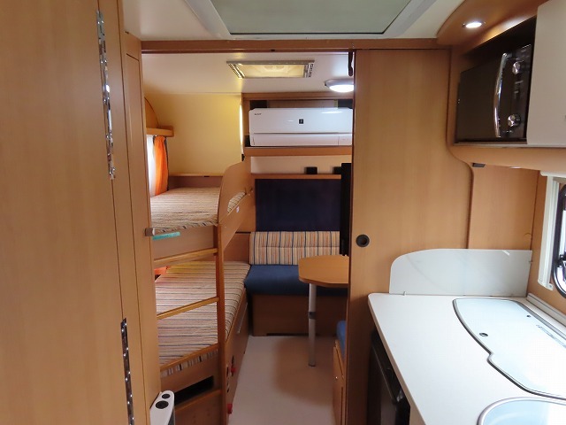 キャンピングカートレーラー