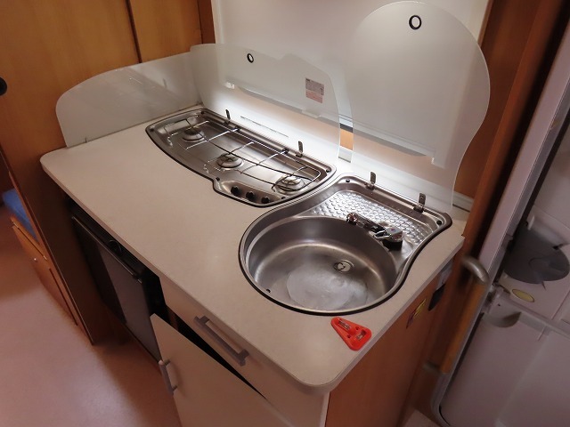 キャンピングカートレーラー