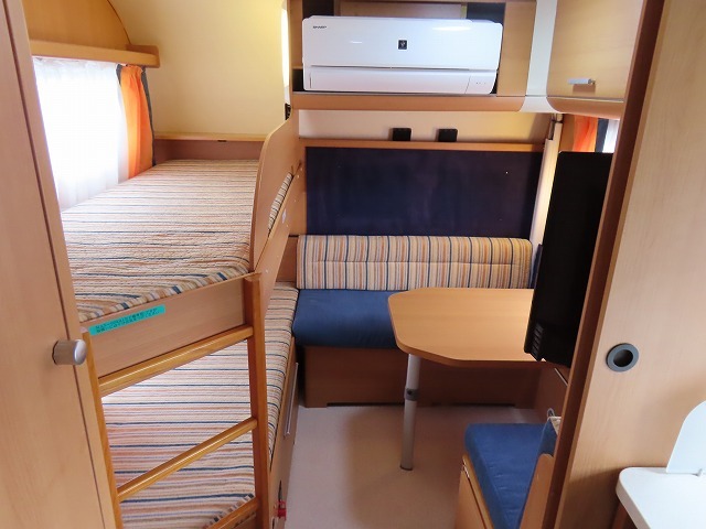 キャンピングカートレーラー