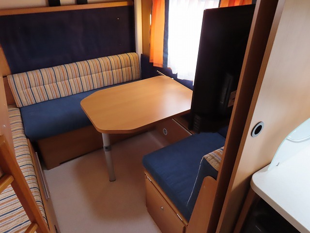 キャンピングカートレーラー