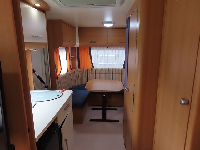 キャンピングカートレーラー