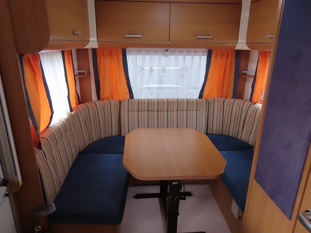 キャンピングカートレーラー