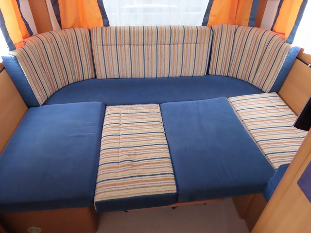 キャンピングカートレーラー