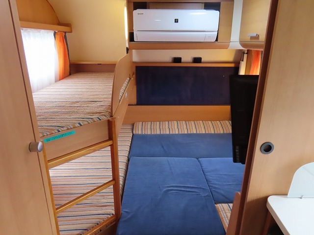 キャンピングカートレーラー