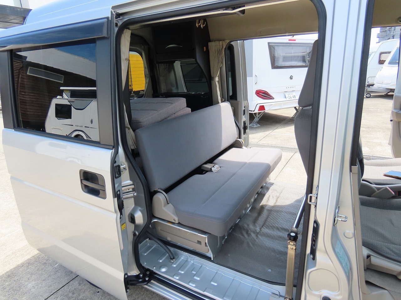 キャンピングカー軽キャンパー