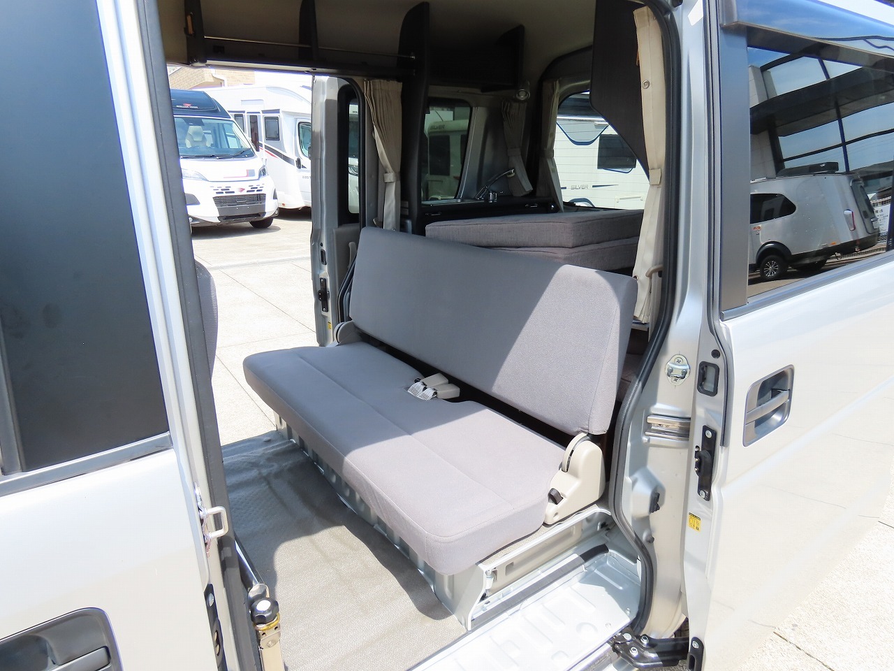 キャンピングカー軽キャンパー