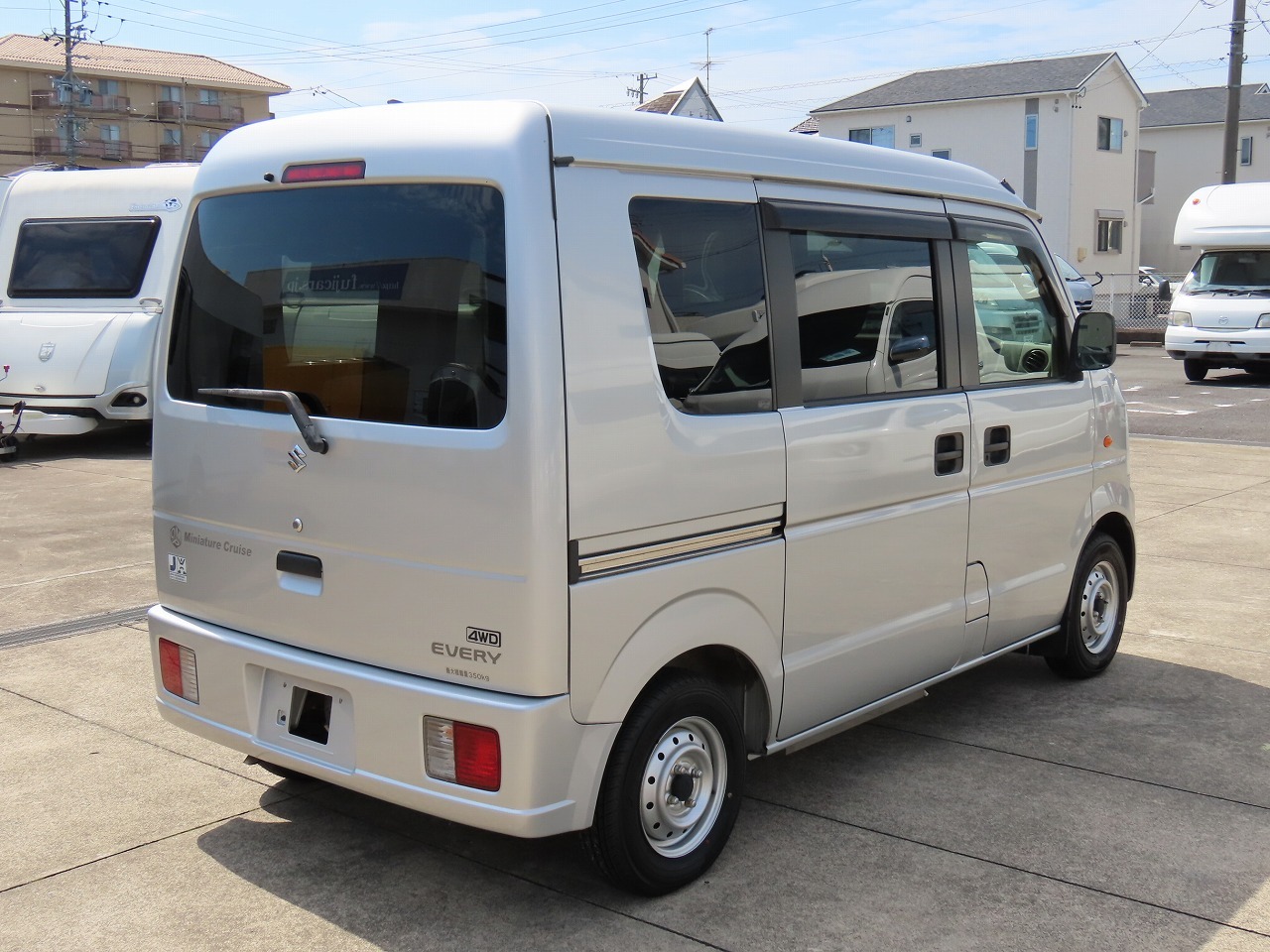 キャンピングカー軽キャンパー