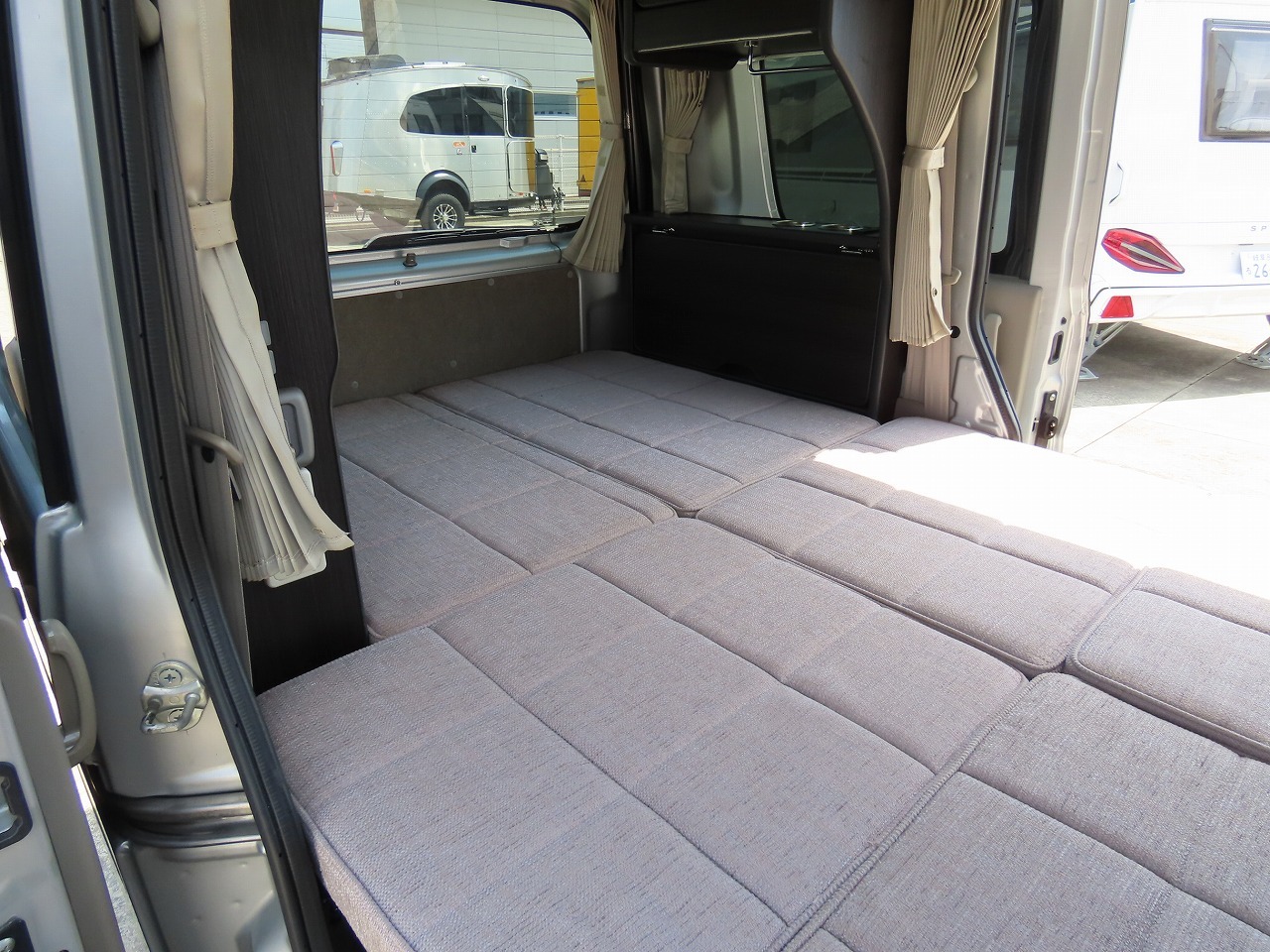 キャンピングカー軽キャンパー