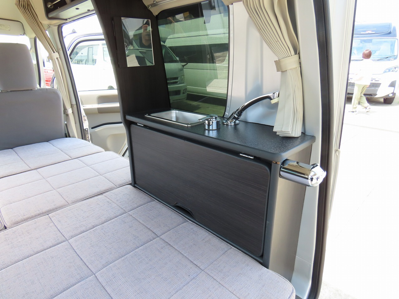 キャンピングカー軽キャンパー