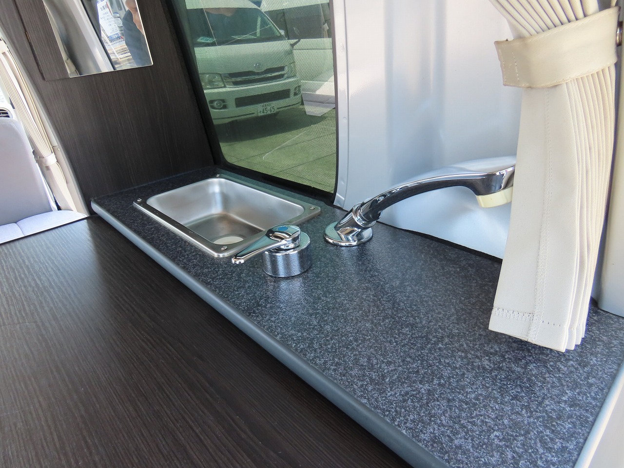 キャンピングカー軽キャンパー