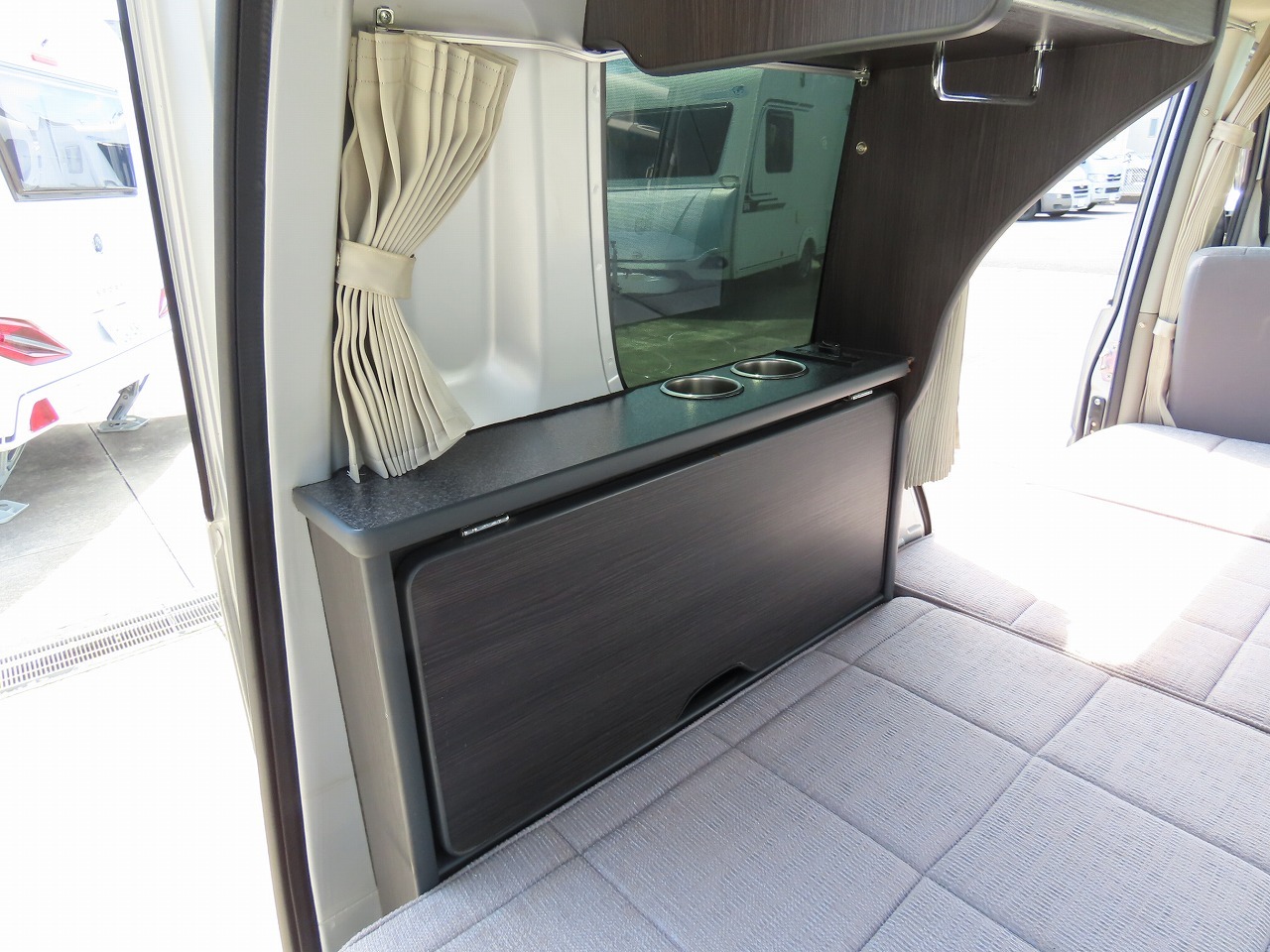 キャンピングカー軽キャンパー