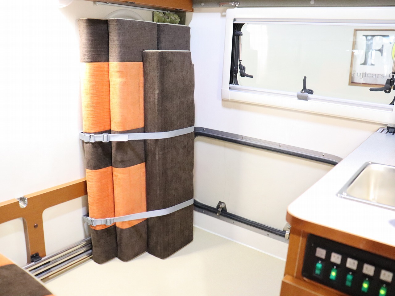 キャンピングカー軽キャンパー