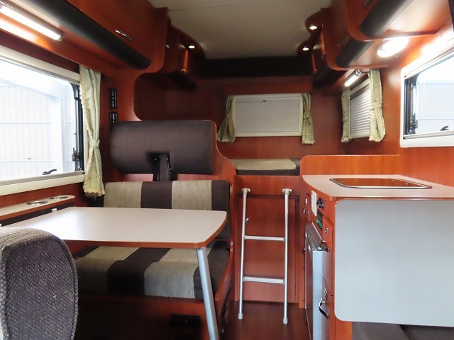 キャンピングカーキャブコン