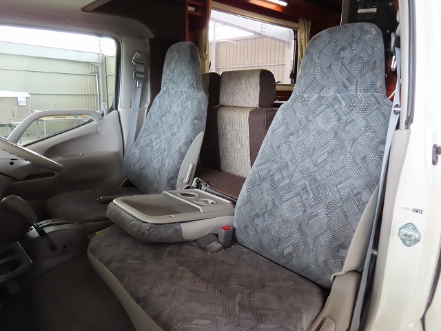 キャンピングカーキャブコン