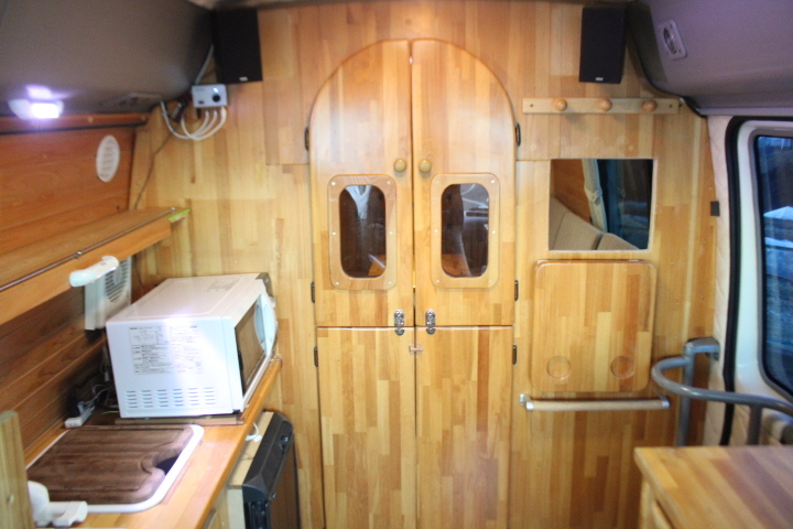 キャンピングカーバスコン