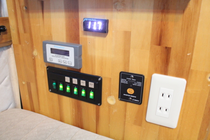 キャンピングカーバスコン