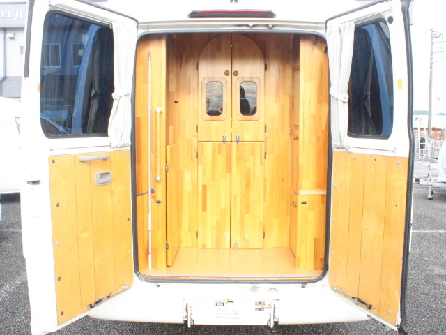 キャンピングカーバスコン