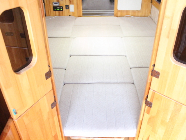 キャンピングカーバスコン