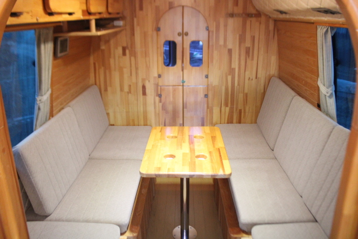 キャンピングカーバスコン