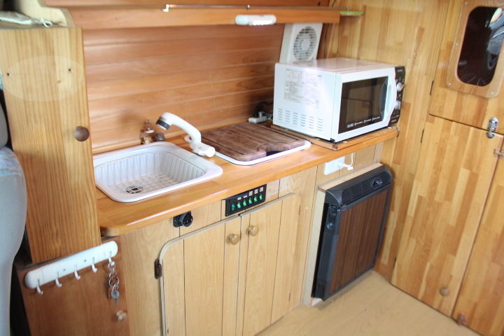 キャンピングカーバスコン