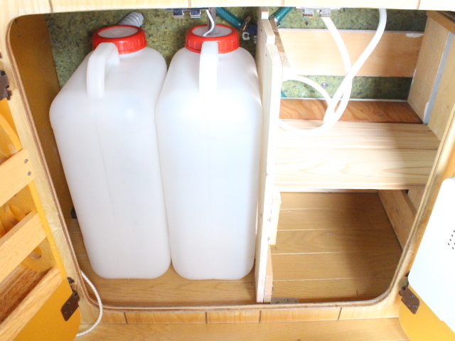 キャンピングカーバスコン