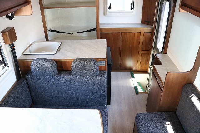 キャンピングカーキャブコン