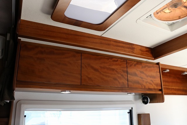 キャンピングカーキャブコン