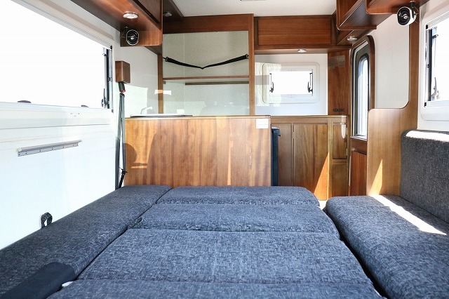 キャンピングカーキャブコン