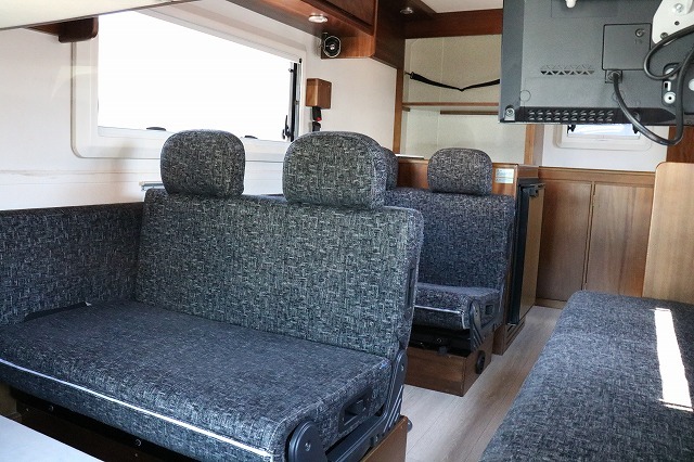 キャンピングカーキャブコン