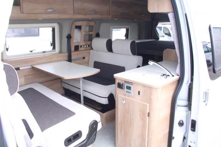 キャンピングカーバンコン