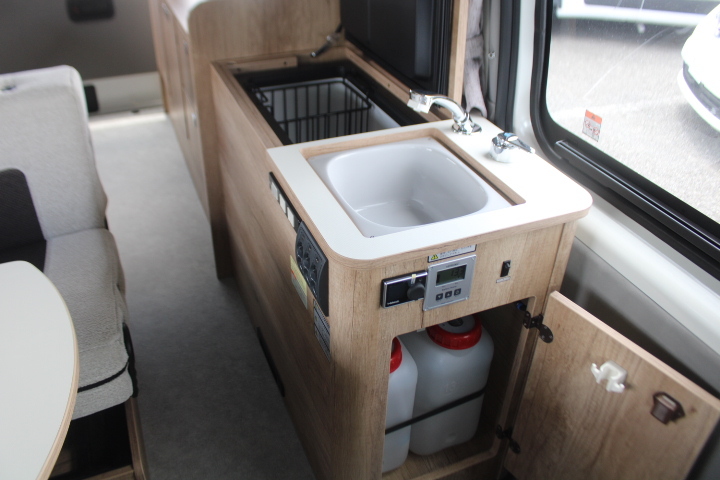 キャンピングカーバンコン