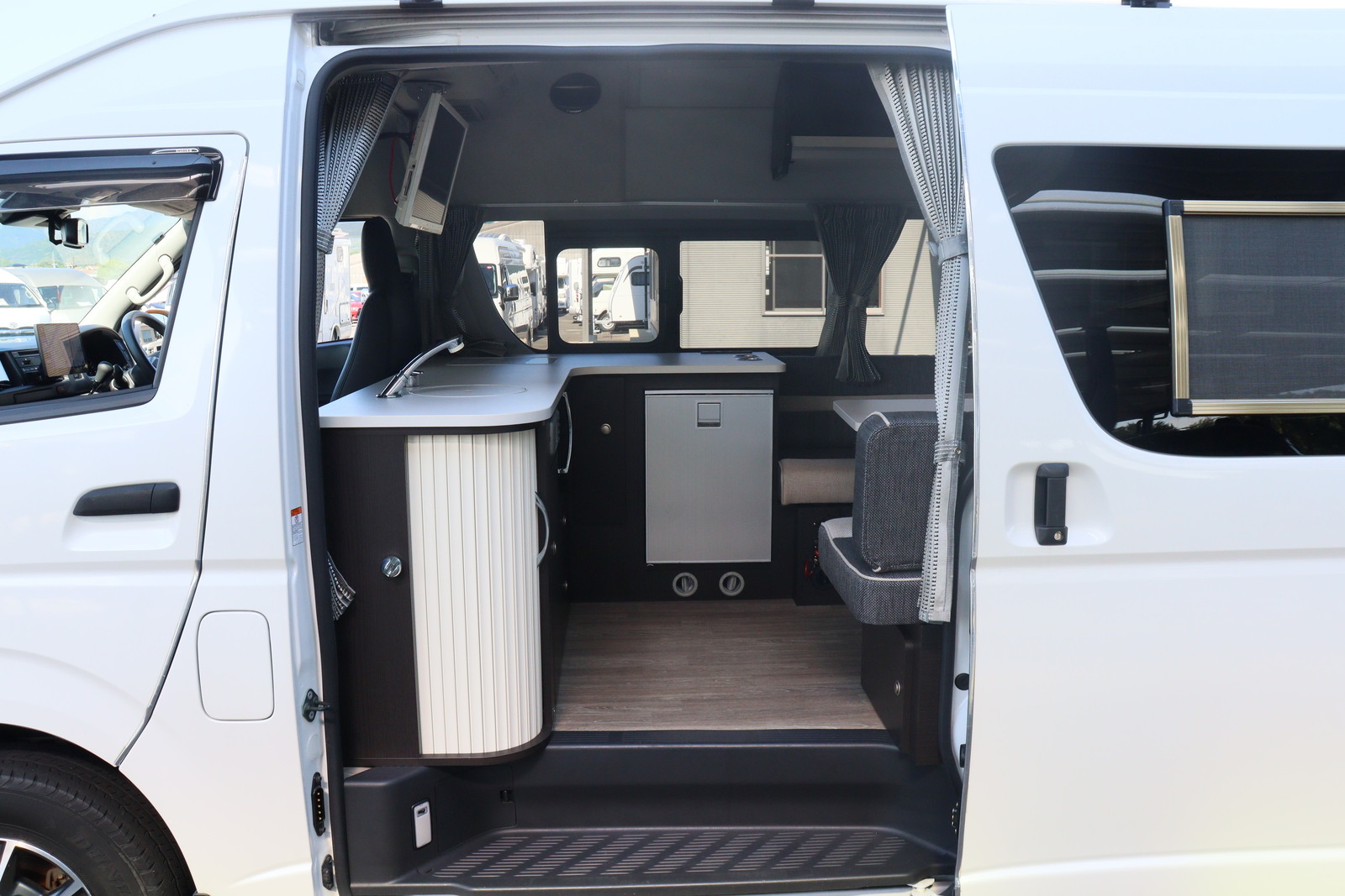 キャンピングカーバンコン