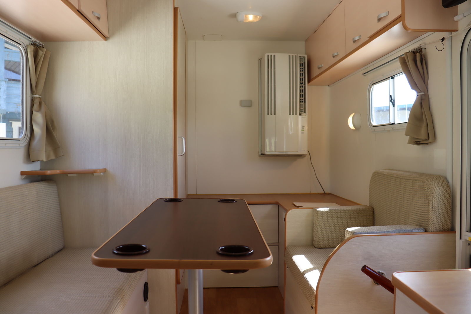 キャンピングカーキャブコン