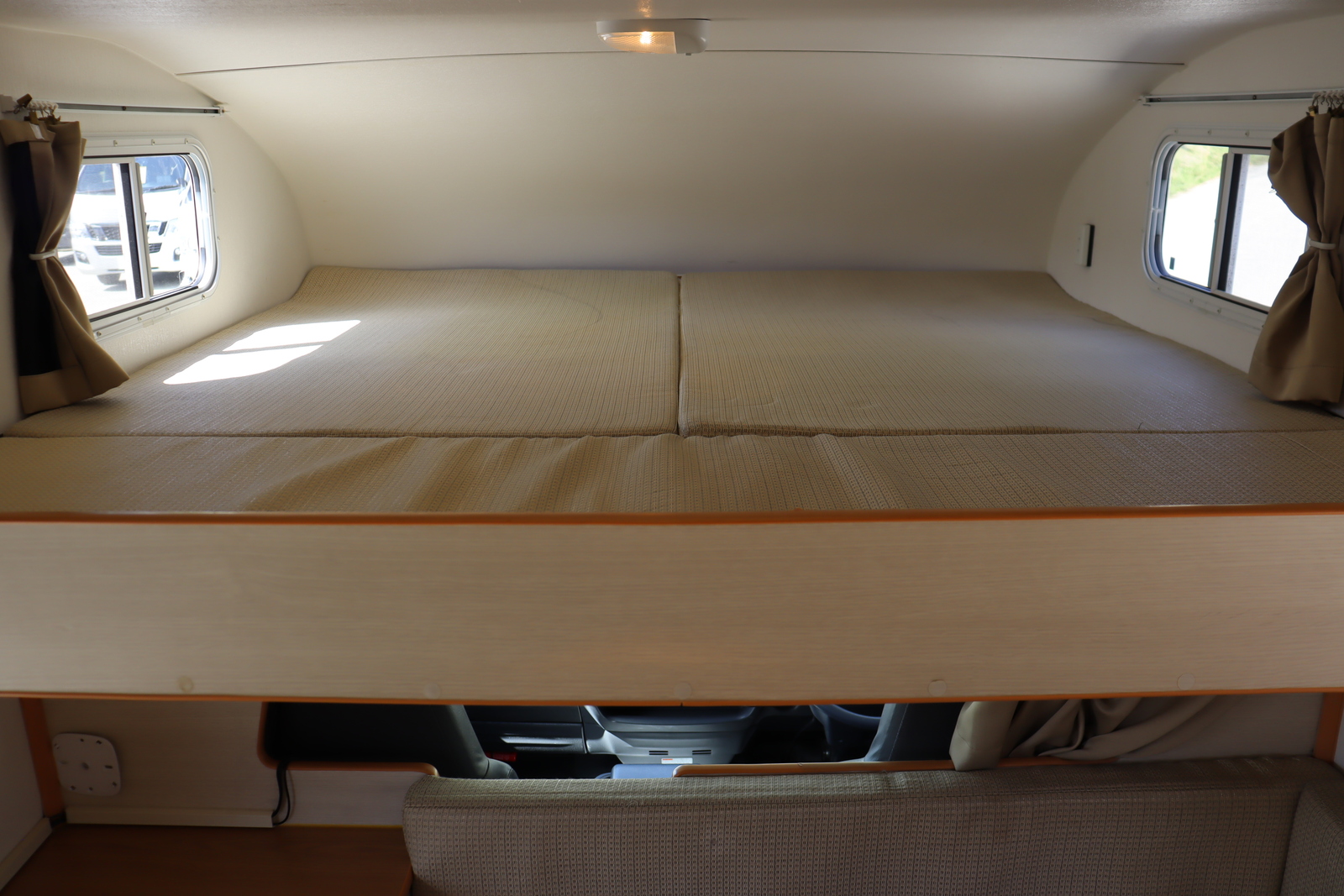 キャンピングカーキャブコン