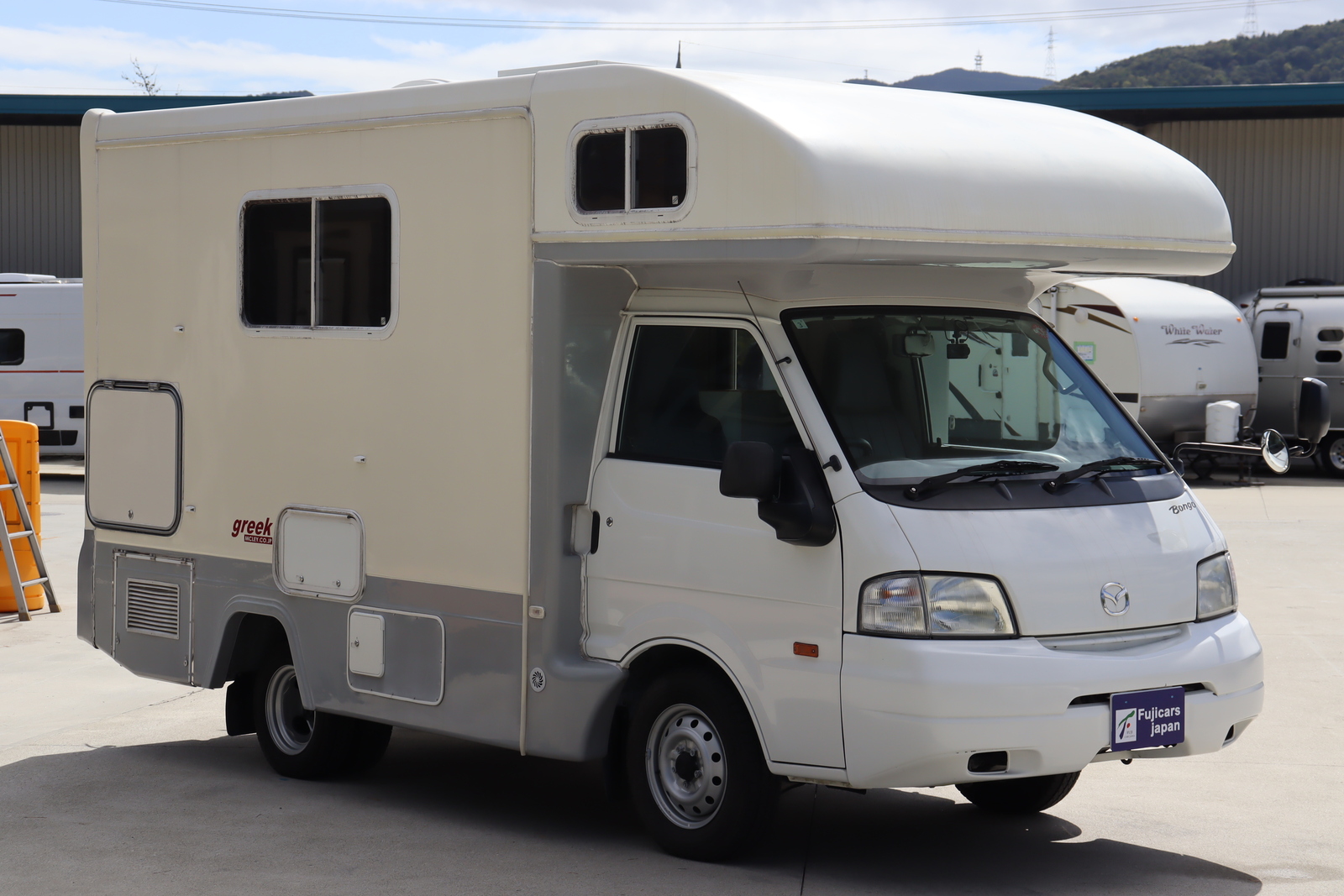 キャンピングカーキャブコン