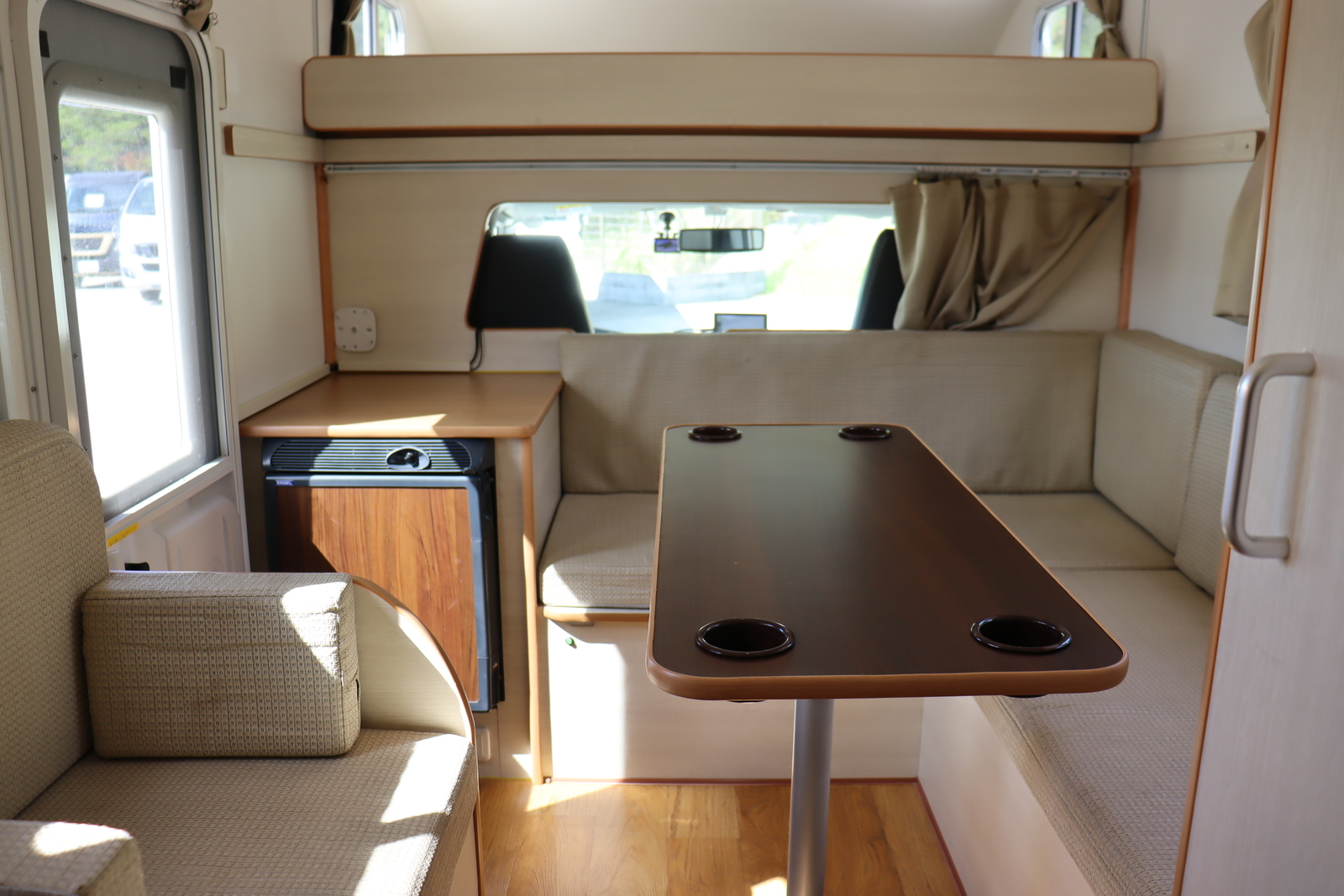 キャンピングカーキャブコン