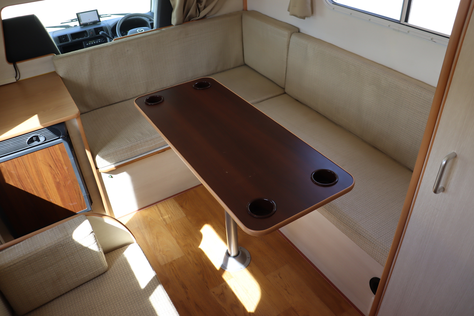 キャンピングカーキャブコン