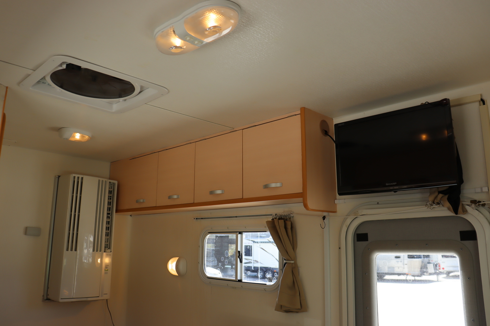 キャンピングカーキャブコン