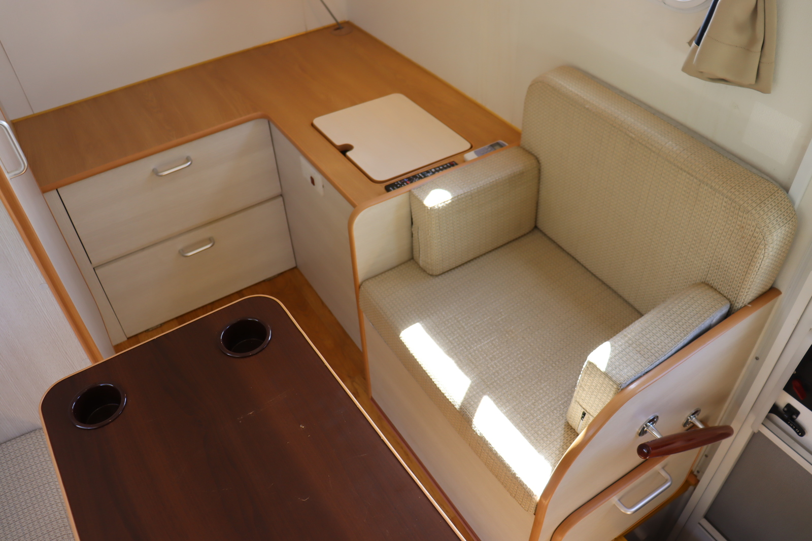 キャンピングカーキャブコン