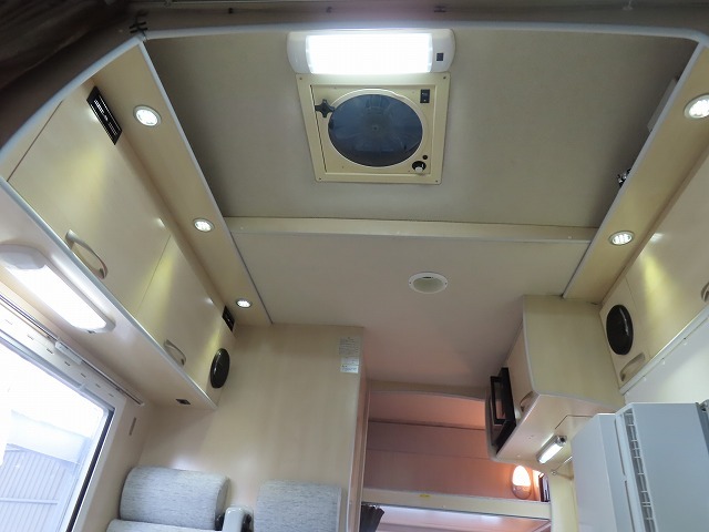 キャンピングカーキャブコン