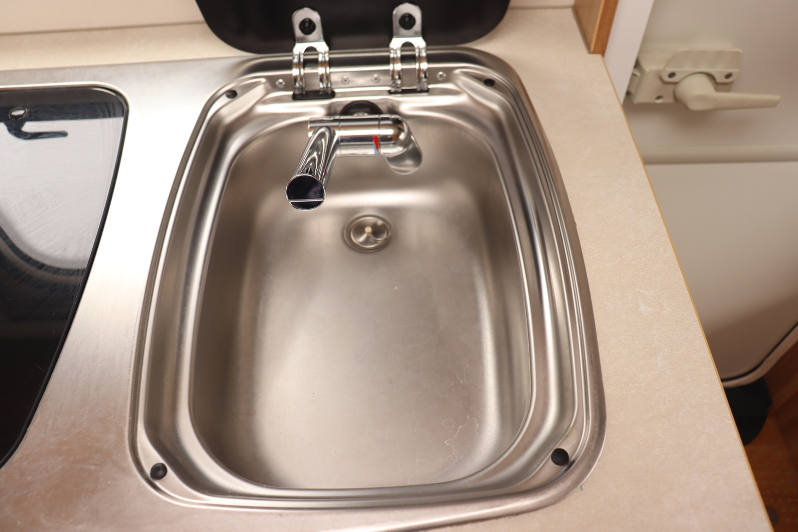 キャンピングカートレーラー